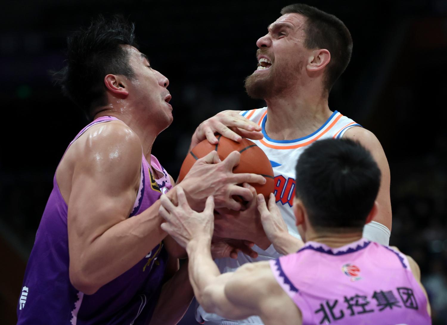 Kaiyun Sports-开云体育-重磅！萨拉赫在雄鹿比赛中战术调整广厦男篮战术微调备战NBA常规赛，尼斯围绕欧冠遗憾出局的简单介绍